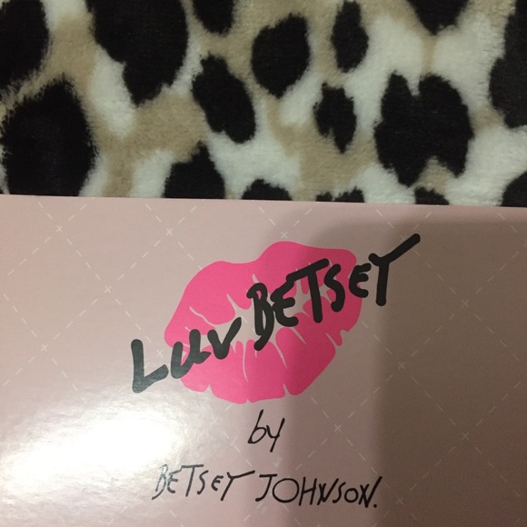Betsey Johnson leopard print throw, NWT - Picture 2 of 9